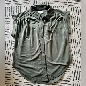 Lou & Grey Olive Green Women's Button-Up Top